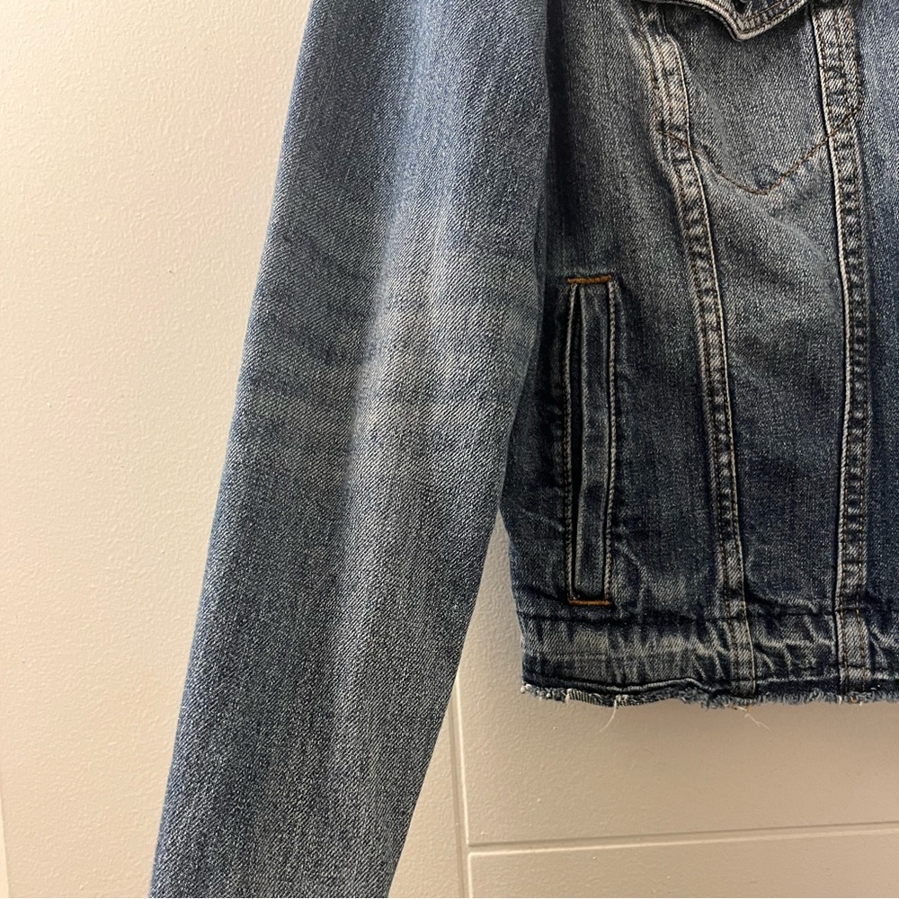 Express Cropped Jean Jacket - Picture 3 of 3